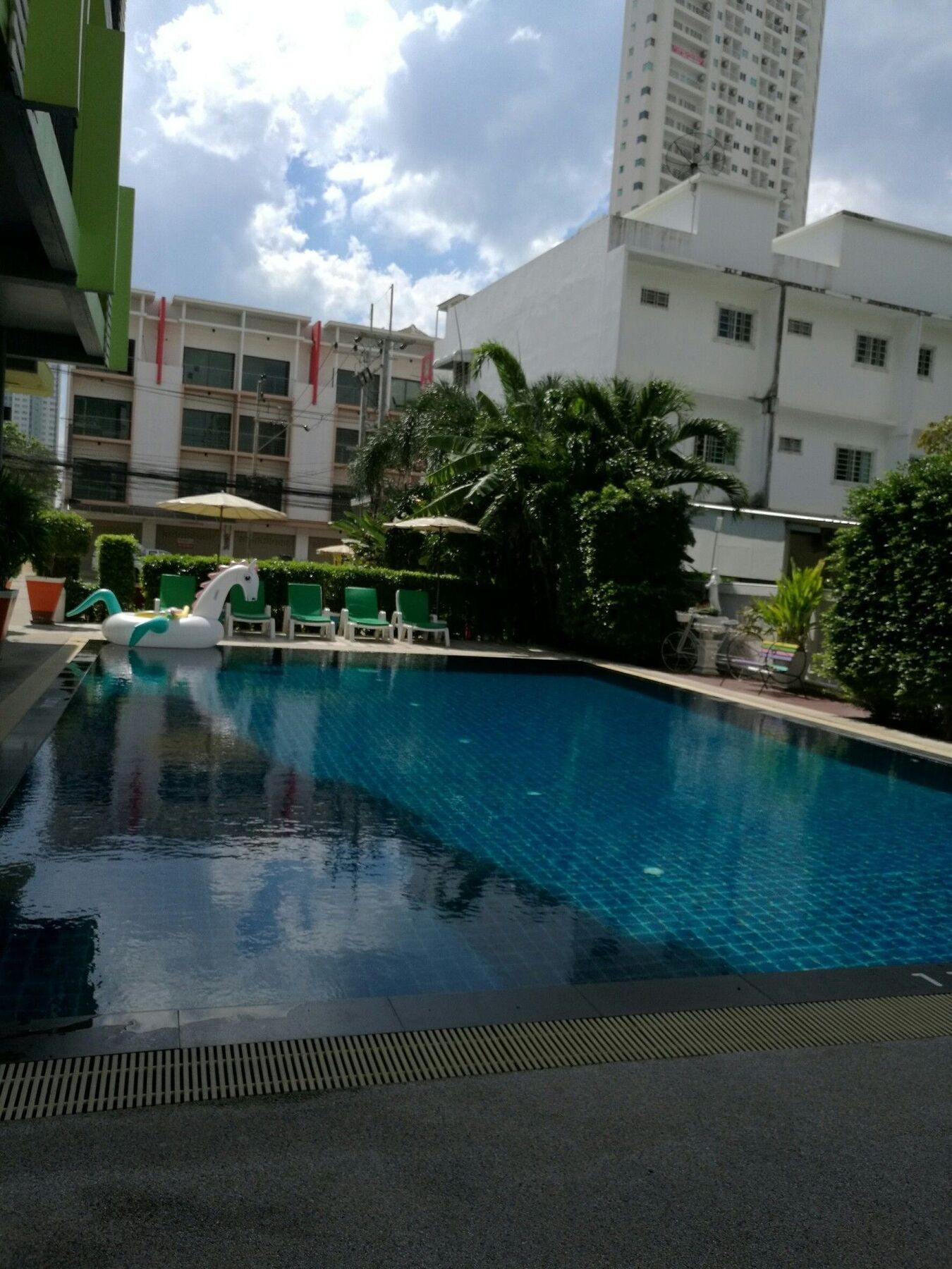 Oyo 75367 Ud Pattaya Hotel Bang Lamung Extérieur photo